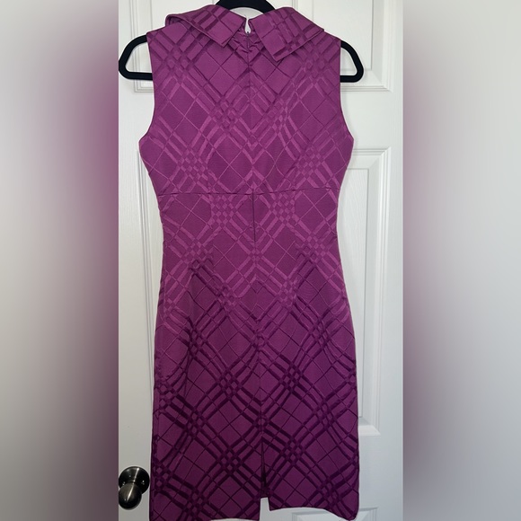 💜 Tahari Plum Jacquard Sheath Dress - Picture 4 of 6